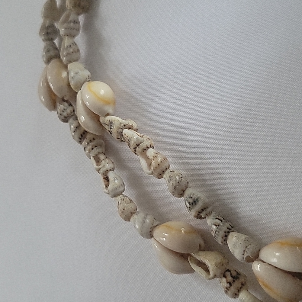 Shell Necklace - Picture 7 of 9